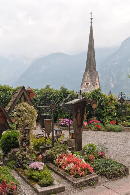 Cemetery by the Catholic Parish Church of Hallstatt, Salzkammergut, Gmunden, Upper Austria | Salzkammergut region, Austria (IMG_7186.jpg)