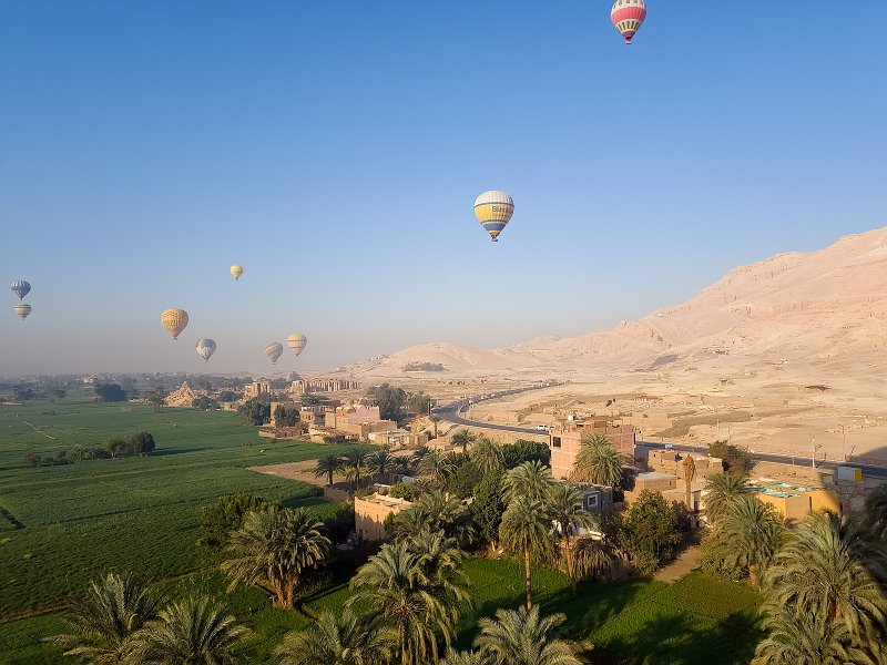 Multiple Balloons in Flight | Hot Air Balloon Flight over Theban Necropolis, Egypt (20230220_074542.jpg)