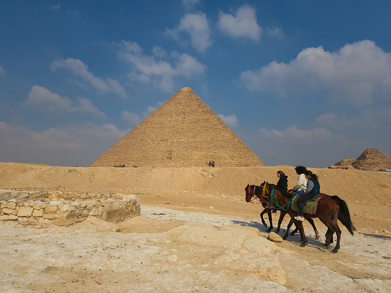 Pyramids of Khufu (center) and Queen Henutsen (right), Giza | Dahshur and Giza, Egypt (20230217_105258.jpg)