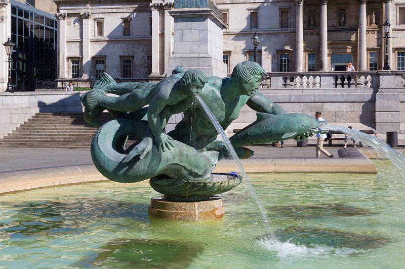 Fountain at Trafalgar Square | London - Part II (IMG_1260.jpg)