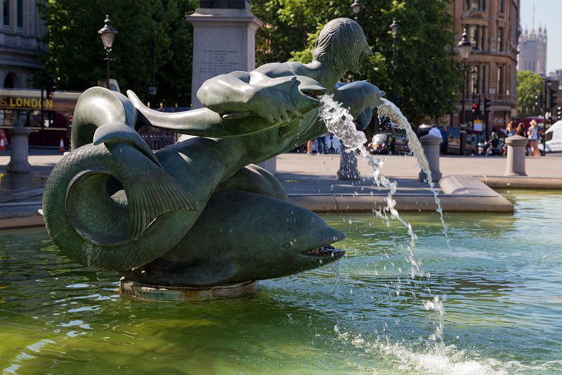 Fountain at Trafalgar Square | London - Part II (IMG_1274.jpg)