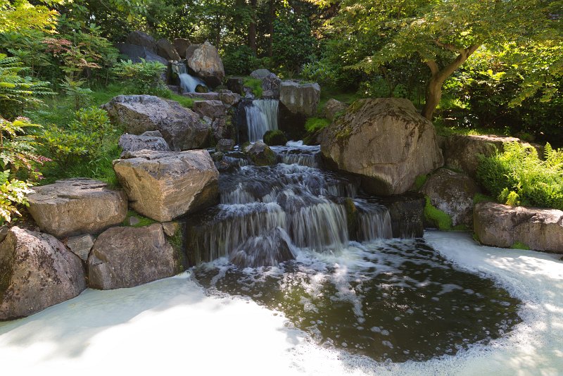 Waterfall at Kyoto Garden, Holland Park | London - Part III (IMG_1831_33.jpg)