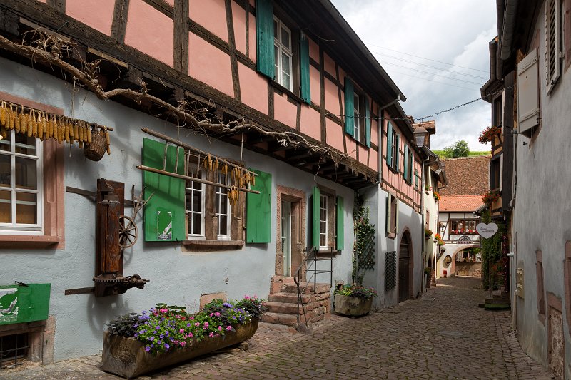 Narrow Alley, Riquewihr, Alsace, France | Riquewihr - Alsace, France (IMG_3556.jpg)