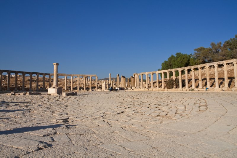 Gerasa (Jerash) - Colonnade on the Roman Oval Forum | Jordan - Gerasa (Jerash) and Gadara (Umm Qais) (IMG_7379.jpg)