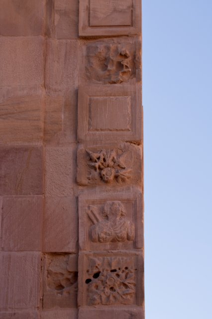 Petra - Temenos Gateway-details | Jordan - Petra (IMG_7965.jpg)