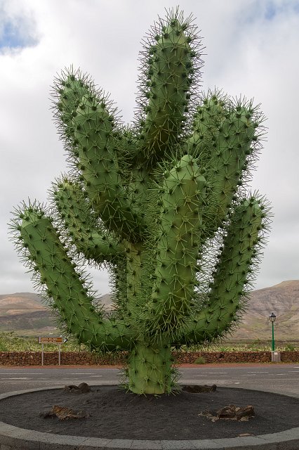 Sculpture at entrance to Jardín de Cactus, Guatiza, Lanzarote | Cactus Garden (Jardín de Cactus), Guatiza, Lanzarote (IMG_3447.jpg)