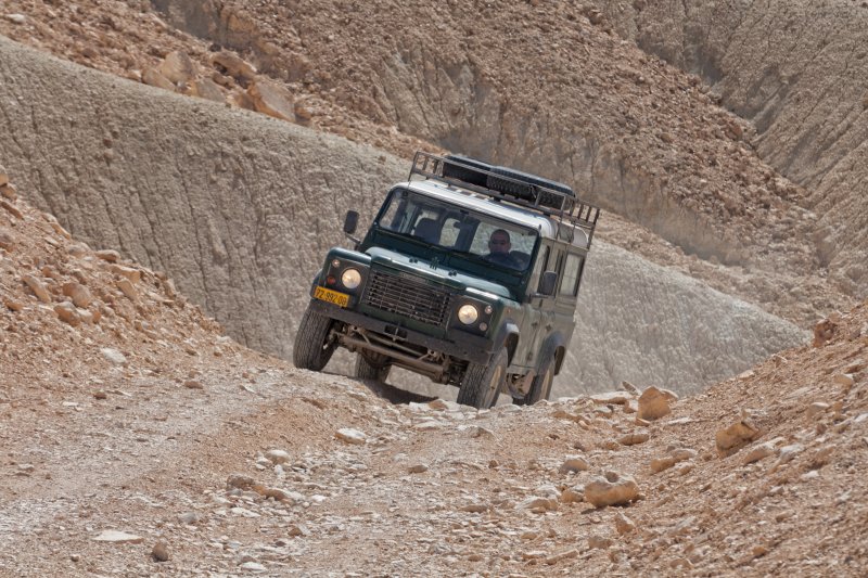 The 4x4 vehicles climbing a hill on the way to Mount Karkom | Mount Karkom (IMG_5028.jpg)