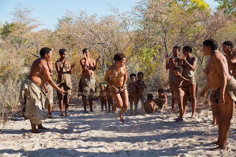 Bushmen Women Playing with Jump Rope | Bushmen People - Grootfontein, Namibia (IMG_5711.jpg)