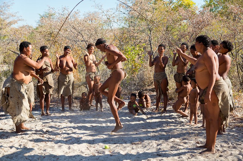 Bushmen Playing with Jump Rope | Bushmen People - Grootfontein, Namibia (IMG_5721.jpg)