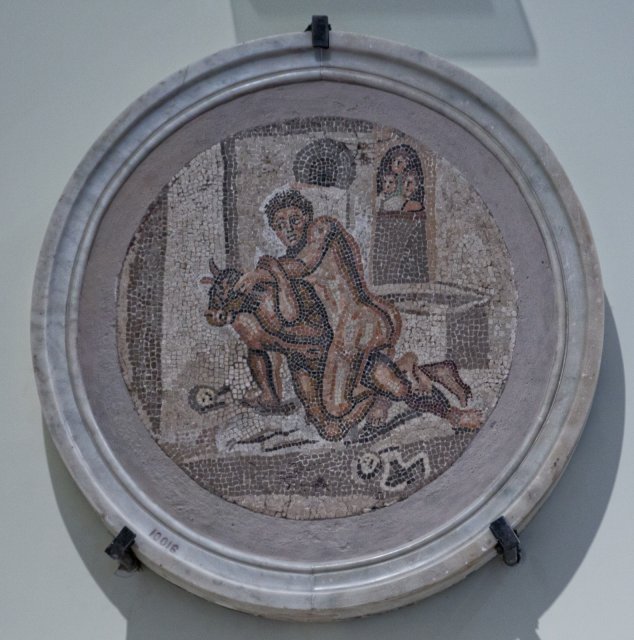 Theseus fighting the Minotaur, Pompeii | Naples National Archaeological Museum (IMG_1656.jpg)