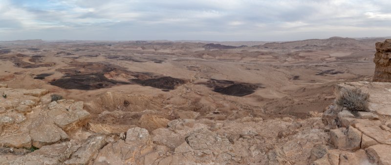 Panoramic view of Makhtesh Ramon crater | The Negev - a desert and semidesert region of southern Israel (IMG_4926_27_28_29_30_31_32_33_34.jpg)