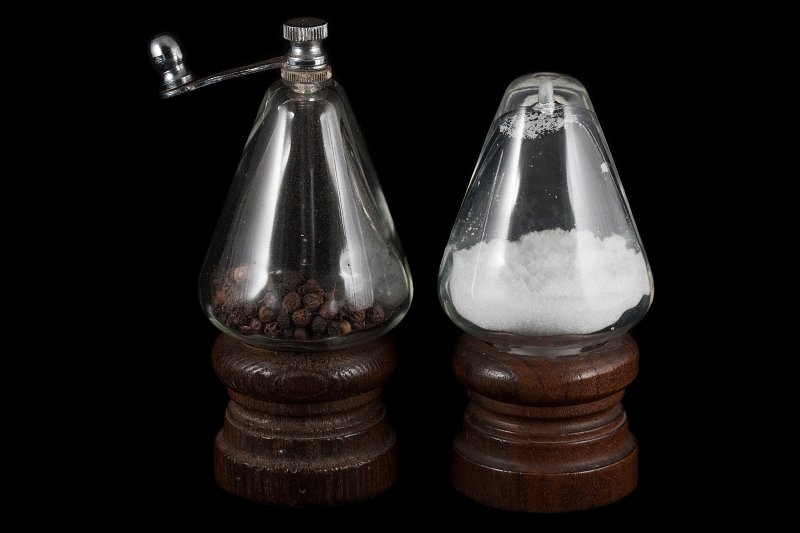 Salt & Pepper Shakers (IMG_8366.jpg)