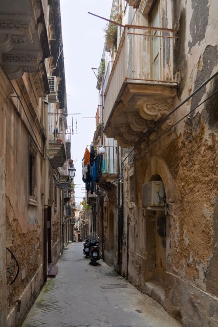 Narrow street in Ortygia Island, Syracuse | Sicily - Syracuse and Ortygia Island (IMG_8770.jpg)
