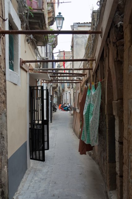 Very narrow street in Ortygia Island | Sicily - Syracuse and Ortygia Island (IMG_8935.jpg)