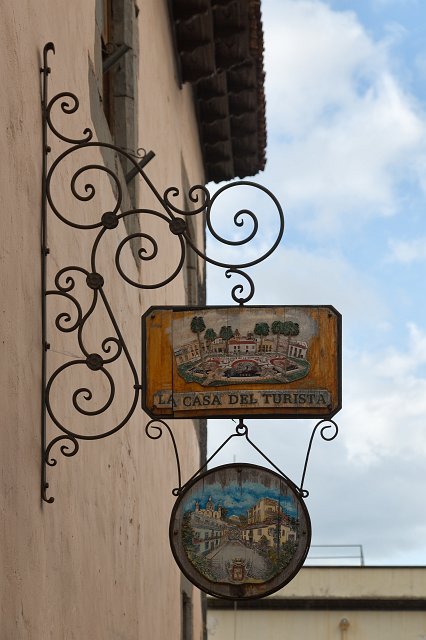 Signs of La Casa del Turista, La Orotava, Tenerife | Tenerife I (Puerto de la Cruz, La Orotava and Candelaria) (IMG_2195.jpg)