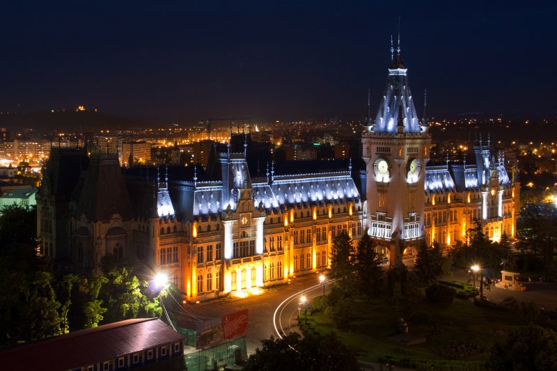Palace of Culture in Iasi, by night | Castles and Fortresses in Romania (CA63-IMG_9436_2f.jpg)