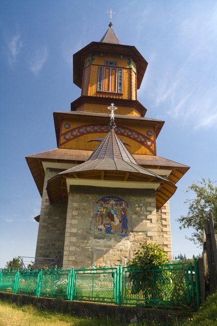 Church in the village Ceahlău, Neamţ county | Monasteries and Churches in Romania (MO08-IMG_1047_f.jpg)