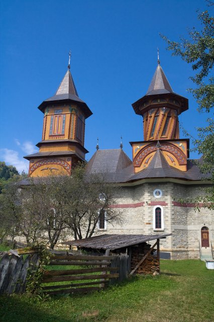 Church in the village Ceahlău, Neamţ county | Monasteries and Churches in Romania (MO38-IMG_1053_f.jpg)