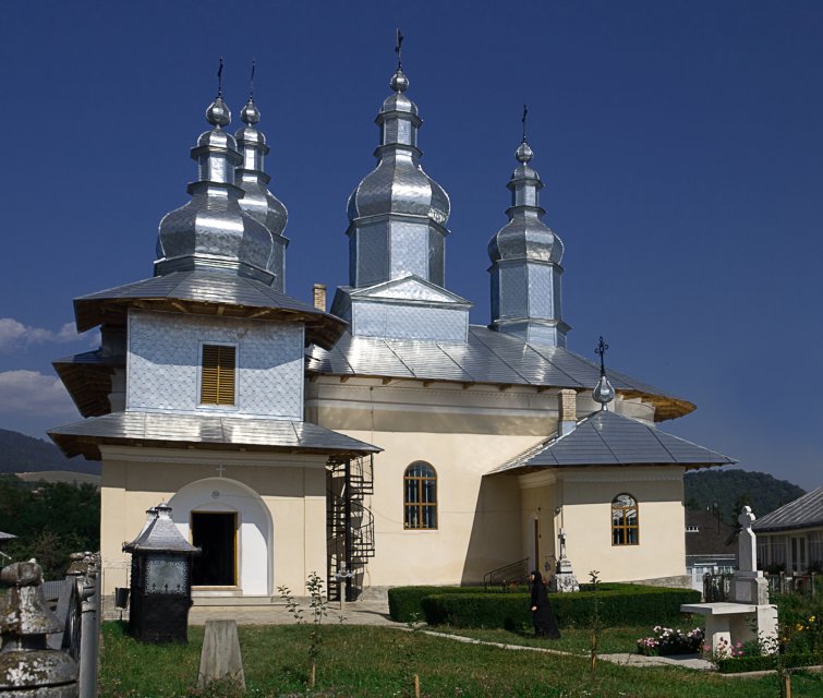 Church near Văratec Monastery, Neamţ county | Monasteries and Churches in Romania (MO60-IMG_0864_f.jpg)