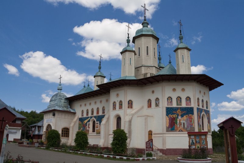 Bogdăneşti Monastery | Monasteries and Churches in Romania (MO92-IMG_9148.jpg)