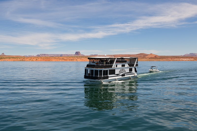 Houseboat and Powerboat on Lake Powell, Glen Canyon National Recreation Area, Arizona, USA | Glen Canyon National Recreation Area - Arizona, USA (IMG_7383.jpg)