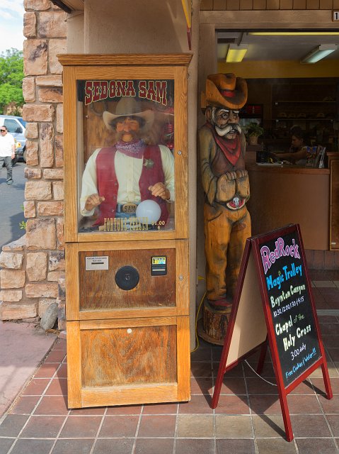 Fortune Teller Machine, Sedona, Arizona, USA | Short Visit to Sedona - Arizona, USA (IMG_7690.jpg)