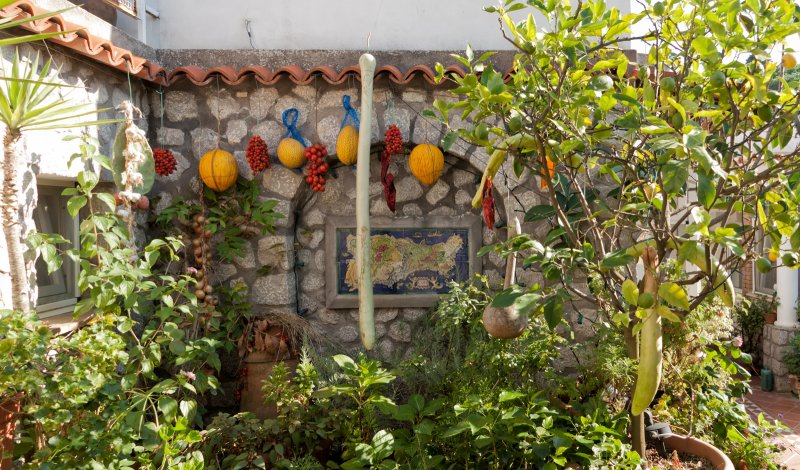 Decorated garden, Capri | Capri Island (Campania, Italy) (IMG_3221.jpg)