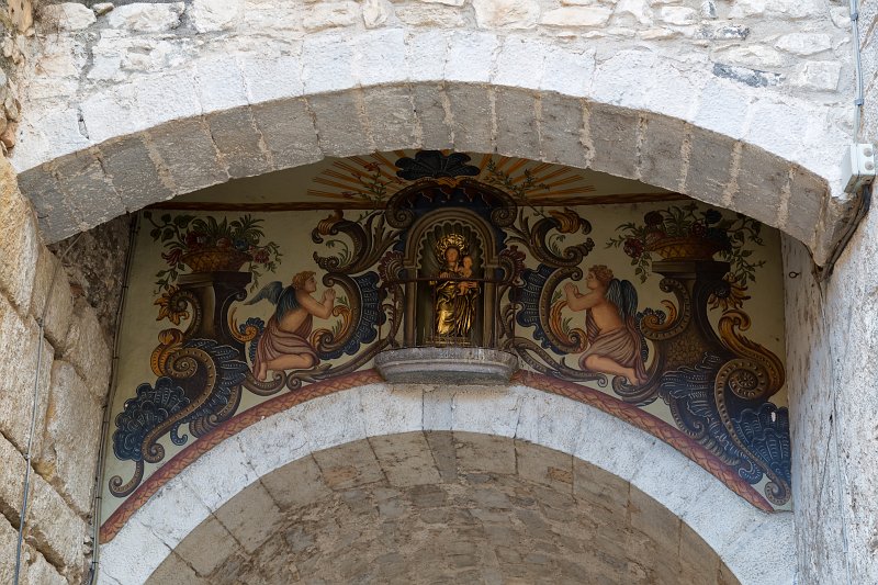 Gate near Girona Cathedral, Girona, Catalonia | Girona (Catalonia, Spain) (IMG_8515.jpg)