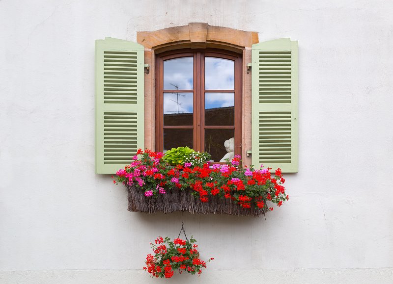 Window and Geraniums, Eguisheim, Alsace, France | Eguisheim - Alsace, France (IMG_4129.jpg)