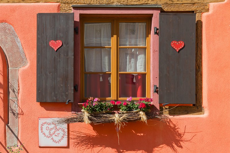 Window and Hearts, Kaysersberg, Alsace, France | Kaysersberg - Alsace, France (IMG_4193.jpg)