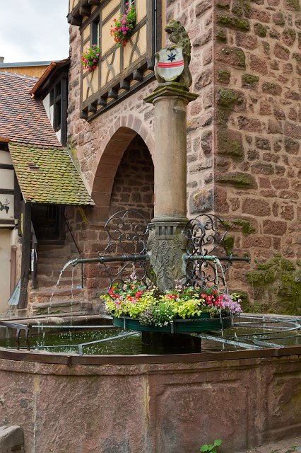 The Fountain of Gauging (Fontaine de la Sinne), Riquewihr, Alsace, France | Riquewihr - Alsace, France (IMG_3645.jpg)