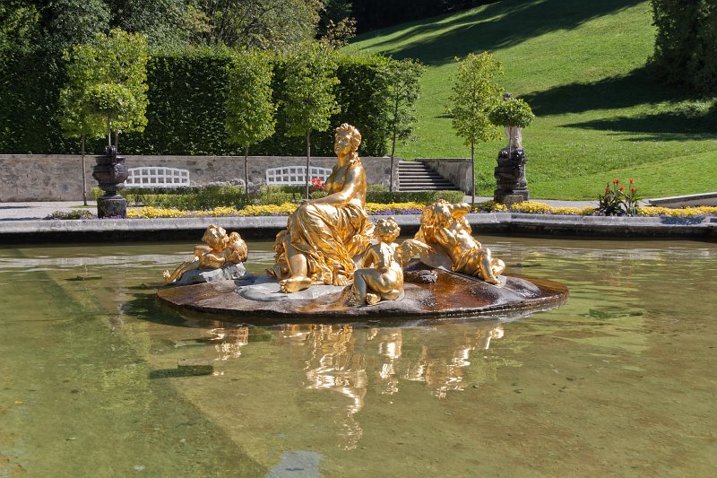 Water Parterre fountain in Linderhof Palace (Schloss Linderhof), Ostallgäu, Bavaria, Germany | The Castles of Ludwig II in Bavaria, Germany (IMG_7697.jpg)