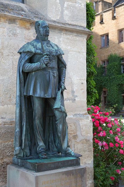 Statue in Courtyard, Hohenzollern Castle, Hechingen, Germany | Hohenzollern Castle - Hechingen, Germany (IMG_7243.jpg)