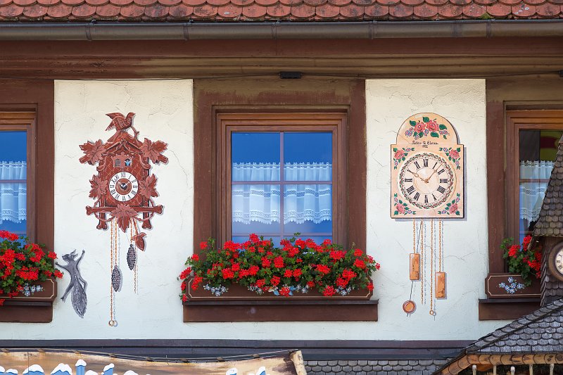 Window and Cuckoo Clocks, Triberg im Schwarzwald, Germany | Triberg im Schwarzwald - Baden-Württemberg, Germany (IMG_5303.jpg)