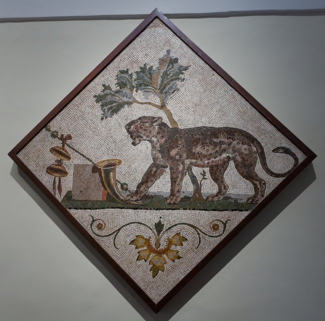 Mosaic of Panther with dionysiac symbols, Pompeii  | Naples National Archaeological Museum (IMG_1627.jpg)